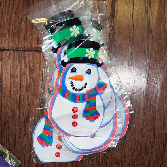 Other - Set of 16 snowman Christmas holiday festive class party friends favor bags & tie